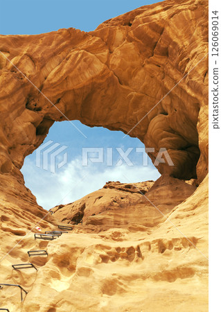 Arch in the rock. Timna park, Israel Arch in the rock. Timna park, Israel 126069014