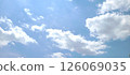 Blue sky and white clouds in early summer 126069035