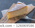 Cut cheesecake, low contrast 126069586