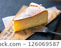 Cut cheesecake, light 126069587