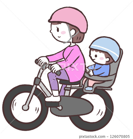 一位戴著頭盔的母親騎著腳踏車，背上坐著她的孩子 126070805