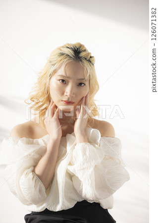 Beauty Portrait of a Japanese blonde woman Beauty Portrait of a Japanese blonde woman 126071382