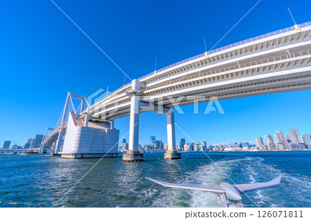 東京灣和彩虹橋 126071811