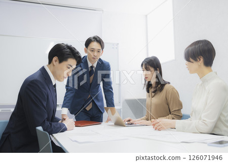 人們在會議室開會 126071946