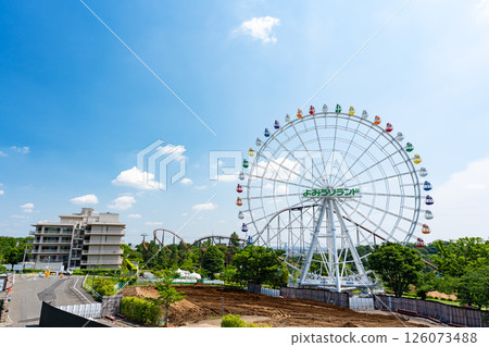 View of the Ferris wheel at Yomiuri Land under the blue spring sky, Tama Ward, Kawasaki City, Kanagawa Prefecture 126073488