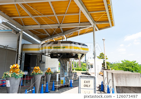 Yomiuriland Sky Shuttle Mountaintop Station Spring blue sky Tama Ward, Kawasaki City, Kanagawa Prefecture 126073497