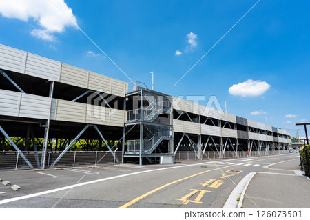 Yomiuri Land, multi-storey car park, spring blue sky, Tama-ku, Kawasaki City, Kanagawa Prefecture Yomiuri Land, multi-storey car park, spring blue sky, Tama-ku, Kawasaki City, Kanagawa Prefecture 126073501