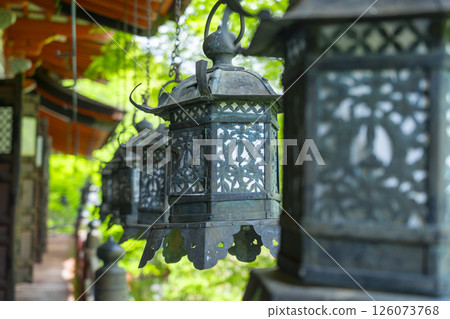 新綠色季節端山神社掛燈籠 新綠色季節端山神社掛燈籠 126073768