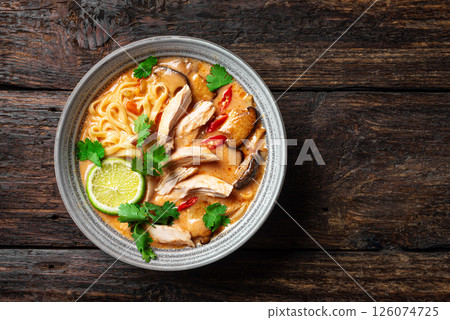 Spicy Thai Noodle Chicken Soup. Khao Soi 126074725