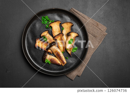 Grilled King Oyster Mushroom Steak 126074736