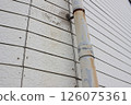 外牆粉化顏色不均 外牆油漆嵌縫紋理 126075361