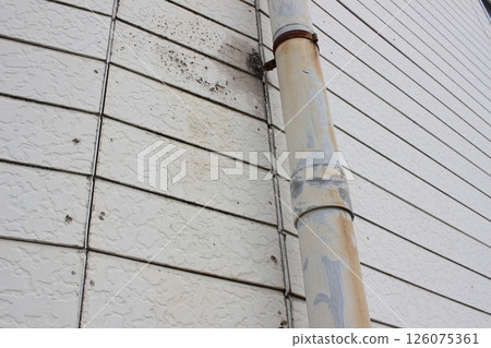 外牆粉化顏色不均 外牆油漆嵌縫紋理 外牆粉化顏色不均 外牆油漆嵌縫紋理 126075361
