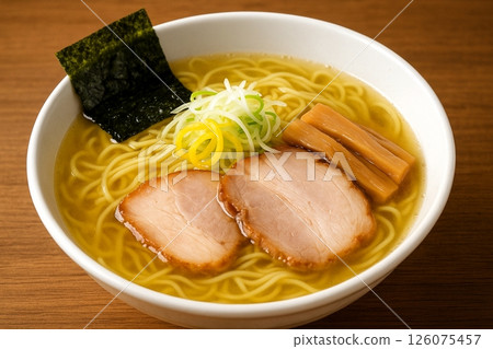Delicious salt ramen with light soup 126075457