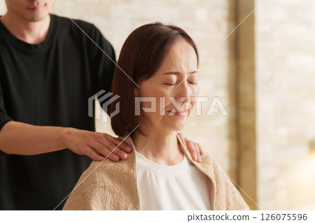 Relaxation staff and senior female customer 126075596