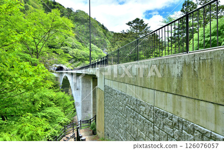 栃木縣那須鹽原市：鹽原大橋和富春大橋迎來新綠 126076057