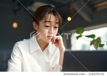 A woman who feels sleepy A woman who feels sleepy 126076142