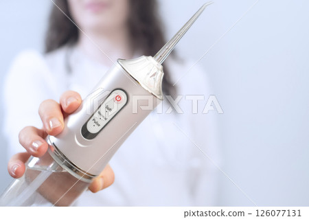 Electric irrigator, the choice of professionals: dentist shares tips on how to use it effectively for oral care. Electric irrigator, the choice of professionals: dentist shares tips on how to use it effectively for oral care. 126077131
