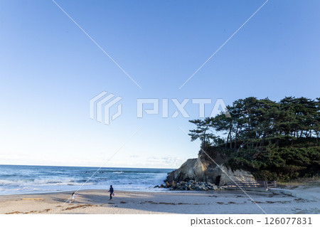 秋日晴朗的日立石濱海灘 秋日晴朗的日立石濱海灘 126077831
