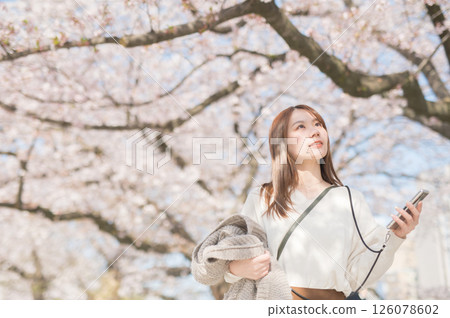 Woman traveling during cherry blossom season Woman traveling during cherry blossom season 126078602