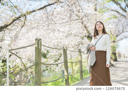 Woman traveling during cherry blossom season Woman traveling during cherry blossom season 126078678