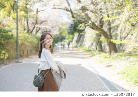 Woman traveling during cherry blossom season Woman traveling during cherry blossom season 126078817