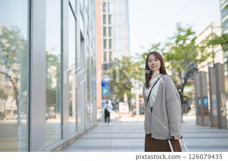 Woman traveling 126079435