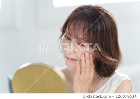 老年女性擔心美麗 126079534