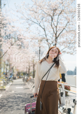 Woman traveling during cherry blossom season 126080198