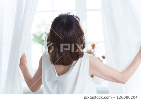 Senior woman ventilating 126080204
