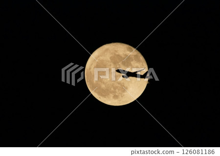 月亮和飛機 126081186