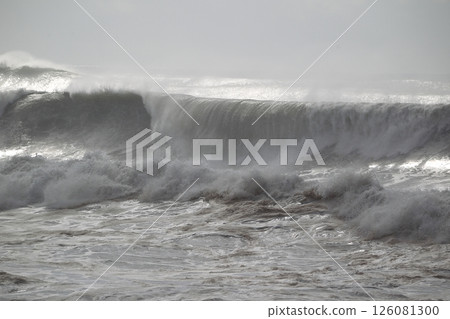 海浪拍擊桂濱 126081300