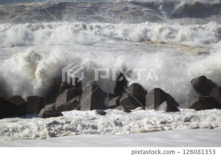海浪拍擊桂濱 126081353