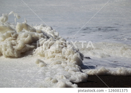 海浪拍擊桂濱 海浪拍擊桂濱 126081375