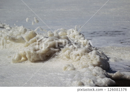 Waves crashing on Katsurahama Beach 126081376