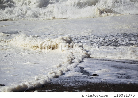 海浪拍擊桂濱 海浪拍擊桂濱 126081379