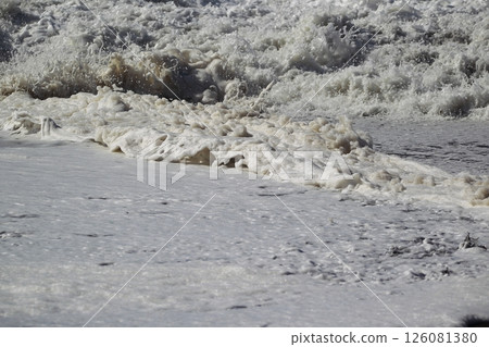 海浪拍擊桂濱 海浪拍擊桂濱 126081380