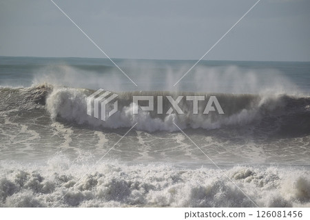 海浪拍擊桂濱 126081456