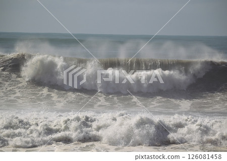 海浪拍擊桂濱 海浪拍擊桂濱 126081458