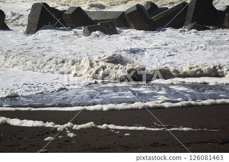 海浪拍擊桂濱 126081463