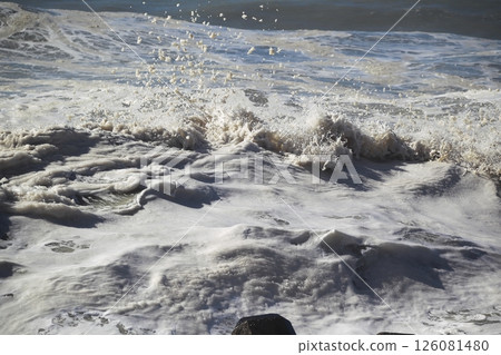 Waves crashing on Katsurahama Beach 126081480