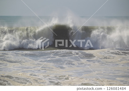 Waves crashing on Katsurahama Beach Waves crashing on Katsurahama Beach 126081484