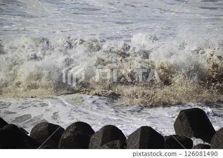 海浪拍擊桂濱 126081490