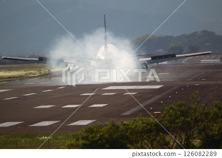 飛機著陸 126082289