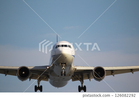 Airplane landing 126082292