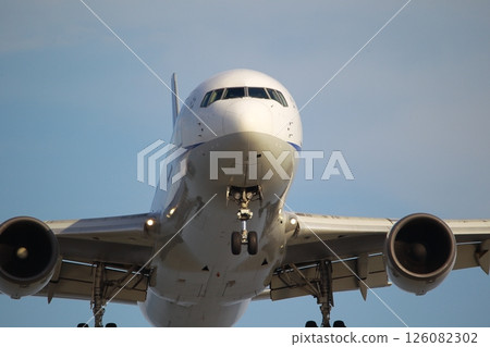 飛機著陸 126082302
