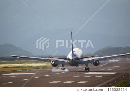 Airplane landing Airplane landing 126082314