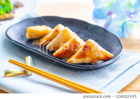 烤魚餅配濃汁 烤魚餅配濃汁 126082435