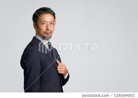 一位有尊嚴的商人的肖像 126084001