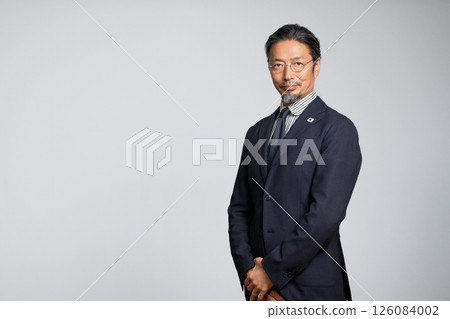 高階主管個人資料照片 126084002