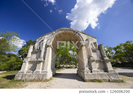 Mausoleum of Glanum, Glanum archaeological site near Saint-Remy-de-Provence, Provence, France Mausoleum of Glanum, Glanum archaeological site near Saint-Remy-de-Provence, Provence, France 126086200